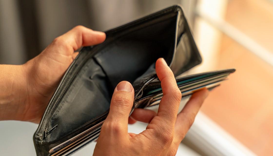 Getty-empty-wallet-poverty-poor-money-1120 Getty-empty-wallet-poverty-poor-money-1120