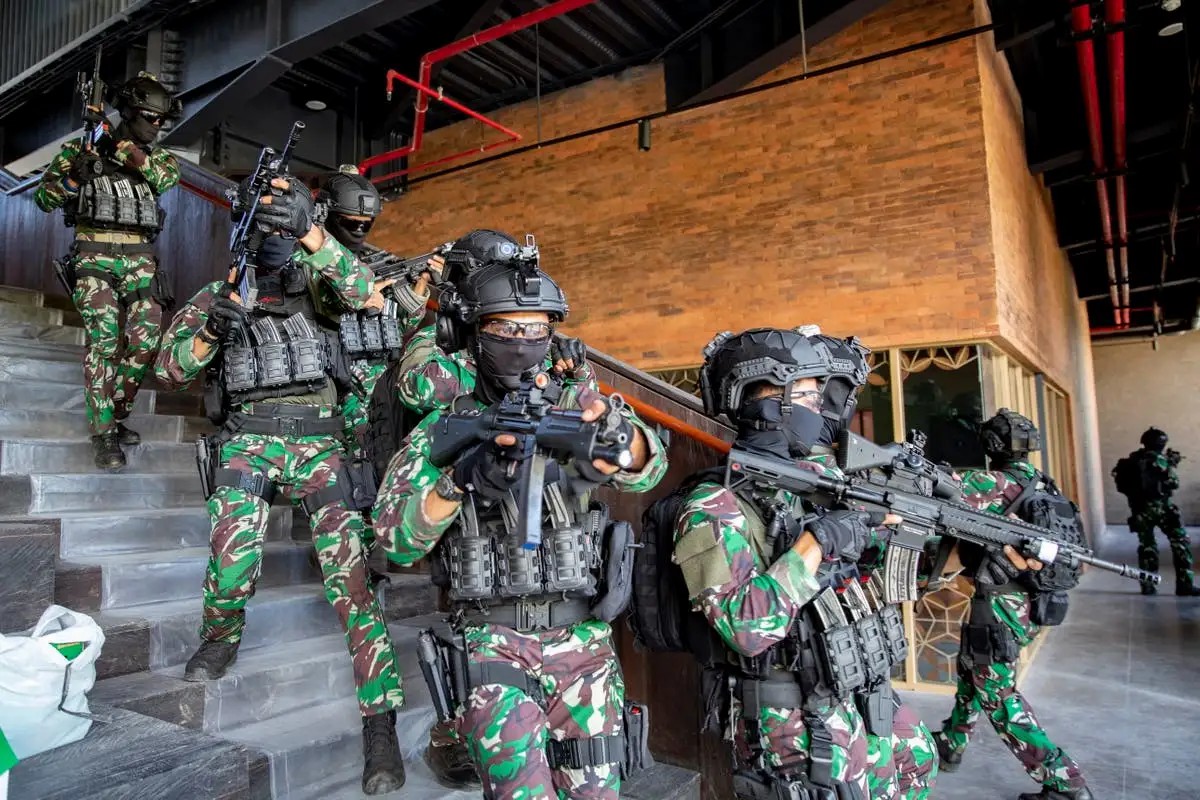New-Zealand-pilot-taken-hostage-by-separatist-fighters-in-Indonesias New-Zealand-pilot-taken-hostage-by-separatist-fighters-in-Indonesias