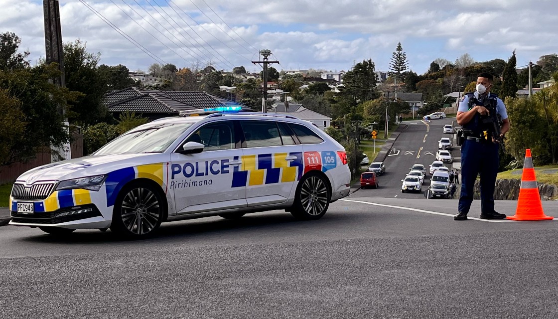 west-auckland-sunnyvale-wattle-street-police-CREDIT-NEWSHUB-040922-1120 (1)