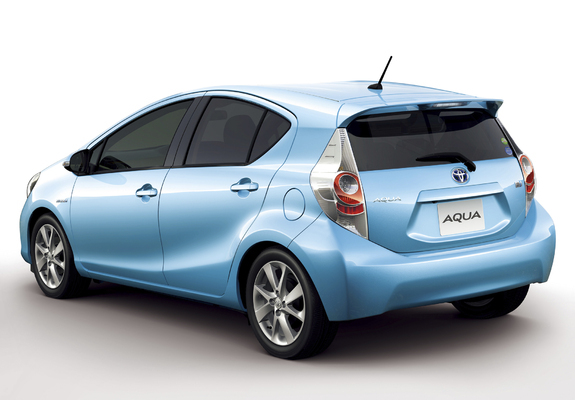 toyota_aqua_2012_wallpapers_1_b